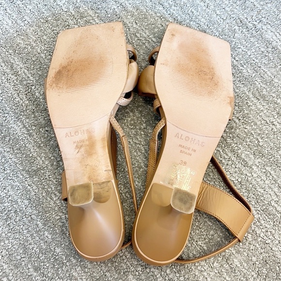 ALOHAS Leather Asymmetric Strappy Mid-Heel Sandal - Picture 10 of 11